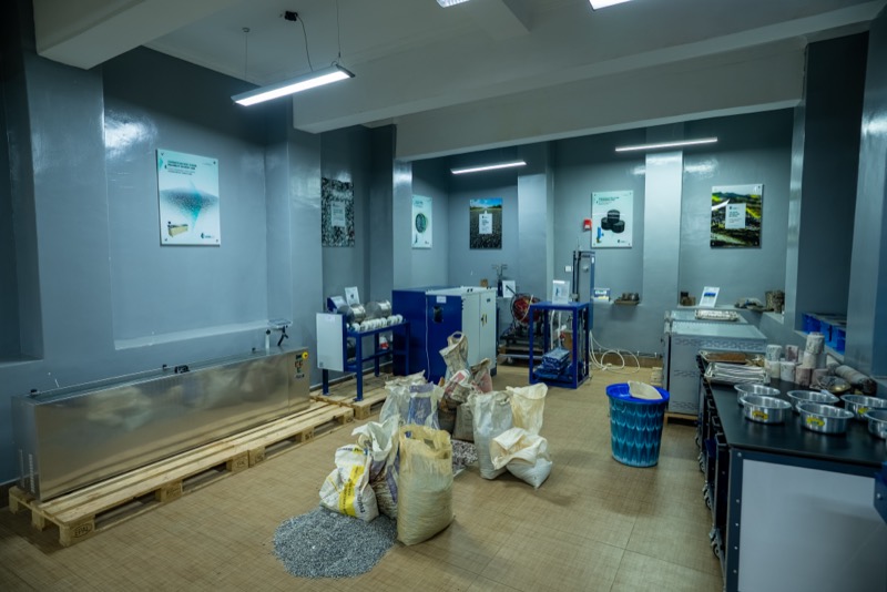 Aggregates room with sample preparation area