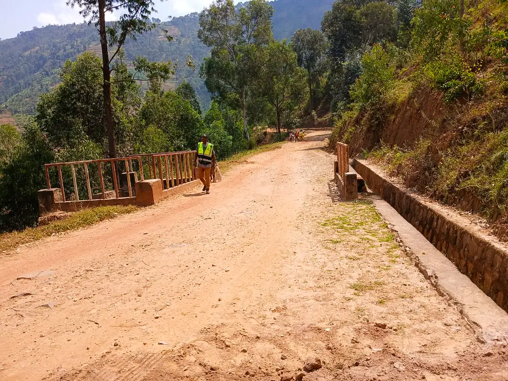 Existing bridge and approach road at the Mbogo crossing